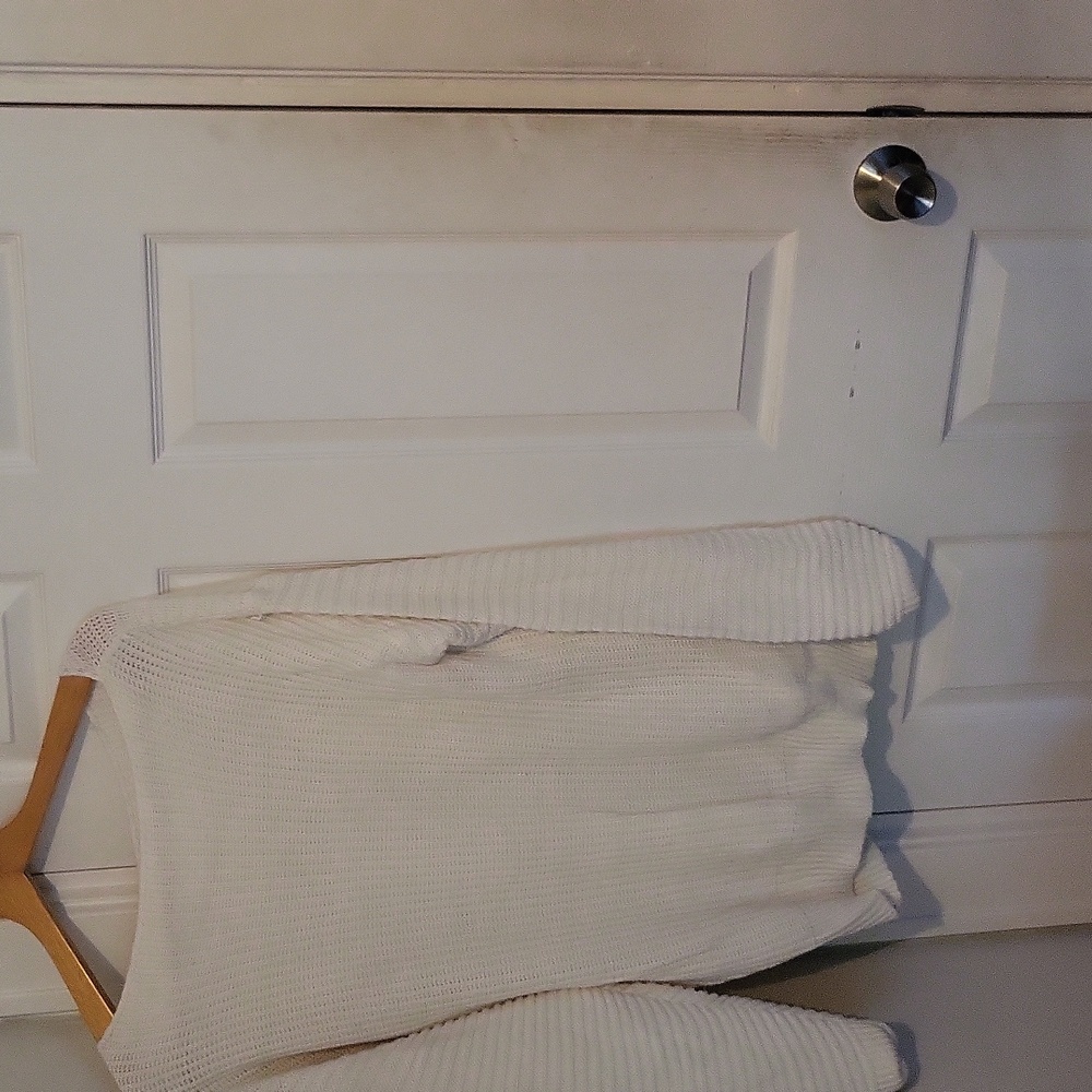 Source Unknown White Crew Neck Sweater